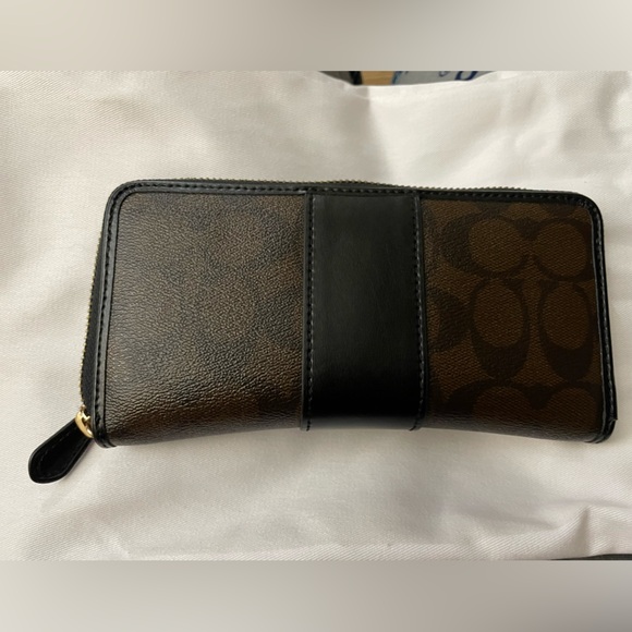 Coach Wallet - Picture 3 of 8